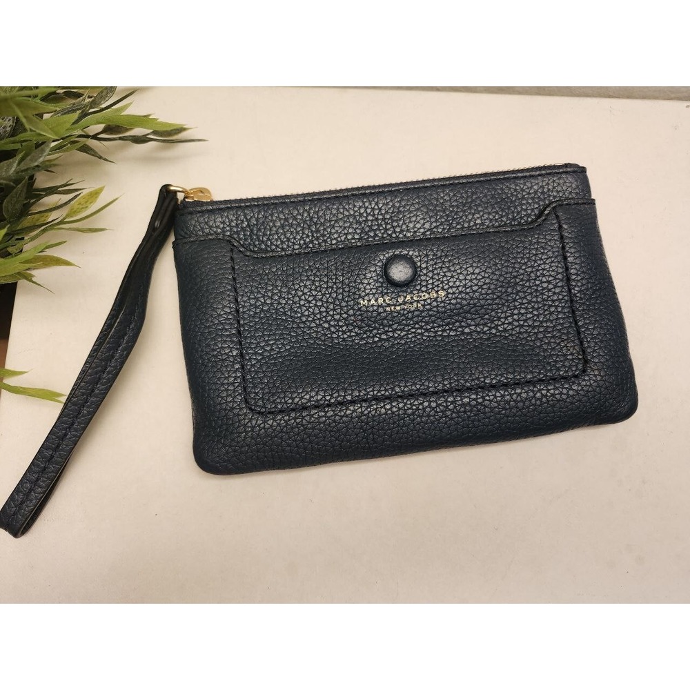 MARC JACOBS New York Wristlet Clutch Navy Blue Pebble Leather Wallet